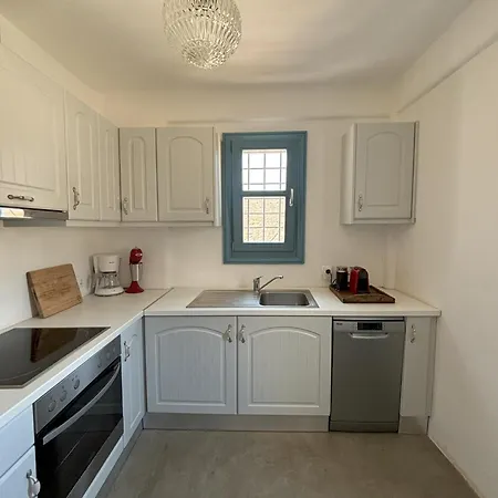 Almyra Red וילה *