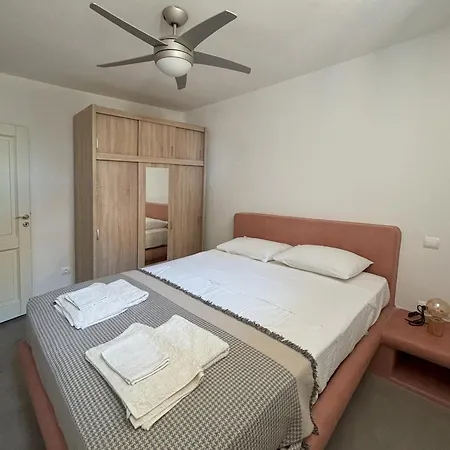 וילה Almyra Red קיתנוס