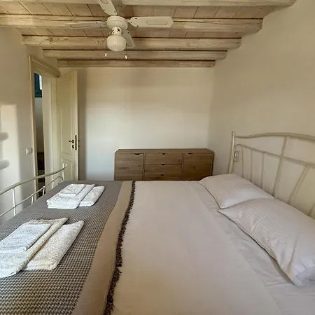 וילה Almyra Red *